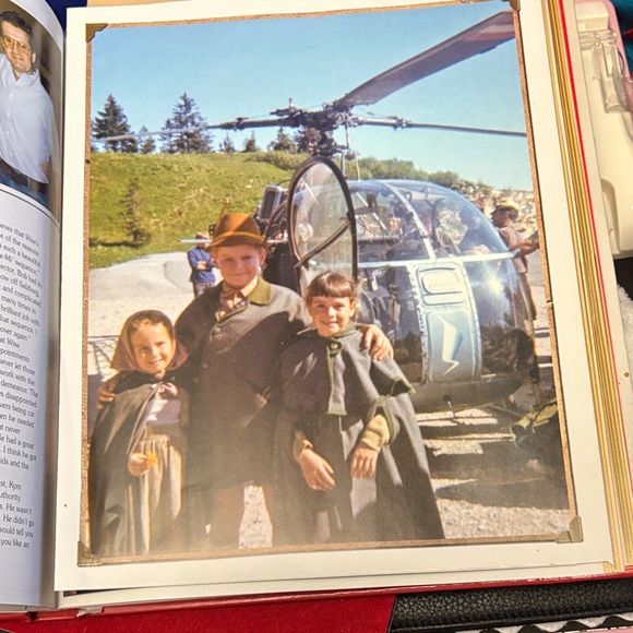 The Sound of Music Family Scrapbook - 2011 By Fred Bronson (SEVENOAKS) - Picture 14 of 16